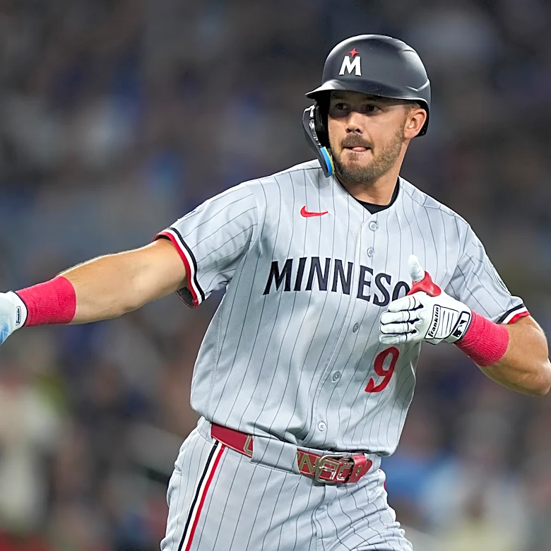 Trevor Larnach hits 3-run homer in 7-run 3rd inning as Twins beat Blue Jays 7-4