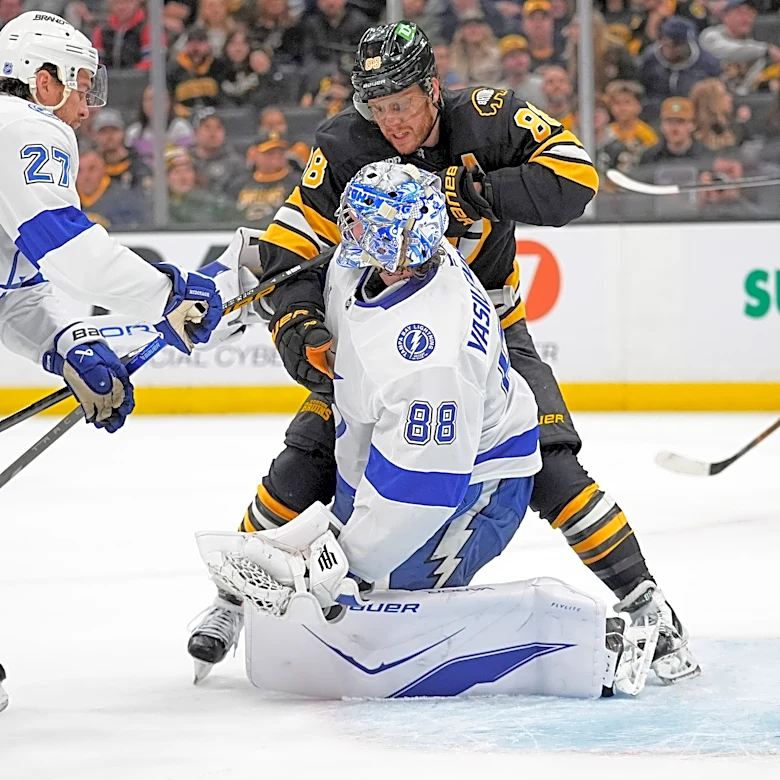 Emil Lilleberg scores late as Lightning beat Bruins 2-1; Boston clinches playoff spot later