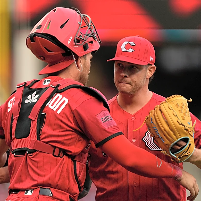 Lowe's 3-run double in 1st sparks Reds to 7-3 win over Angels as LA manager Kurt Suzuki ejected