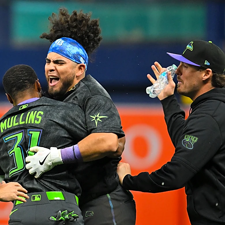 Rays extend Yanks' skid to 4, rally on Walls and Aranda infield grounders in 10th for 5-4 win