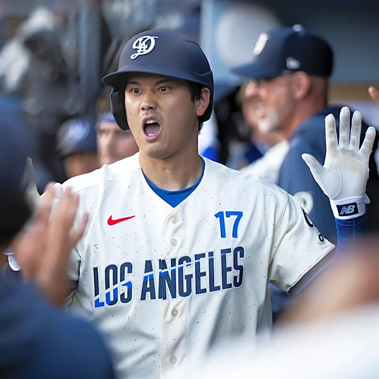 Shohei Ohtani's leadoff homer, Teoscar's 3-run shot propel streaking Dodgers to 6-3 win over Rangers