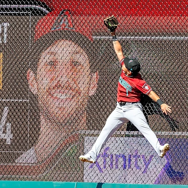 Fernandez, Del Castillo power Diamondbacks to 4-3 win over the Phillies