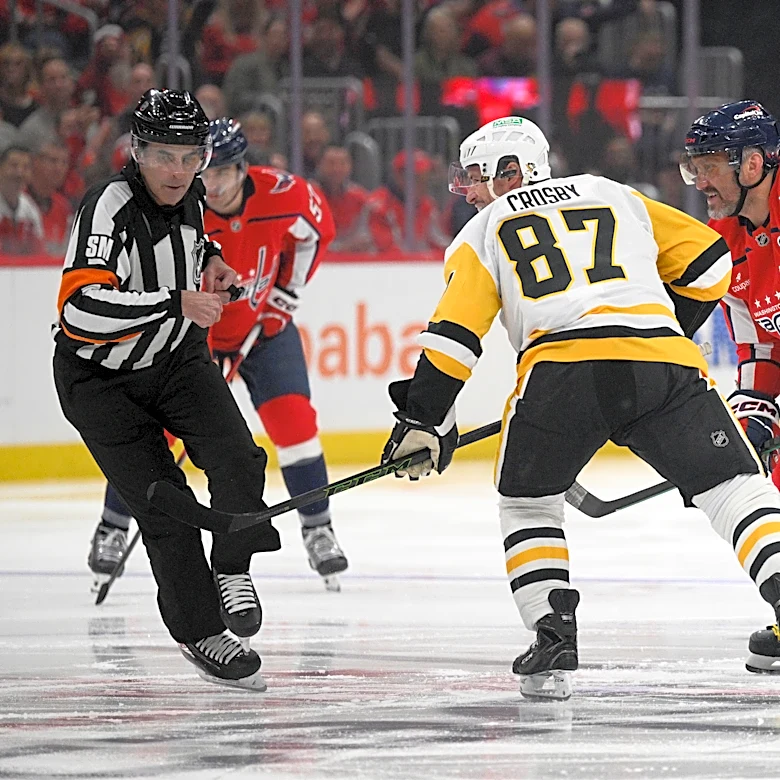 Ovechkin, Capitals keep postseason hopes alive with 3-0 victory over Penguins