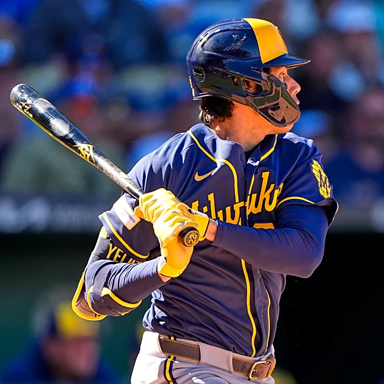 Christian Yelich leaves Brewers' game against Nationals with hamstring tightness