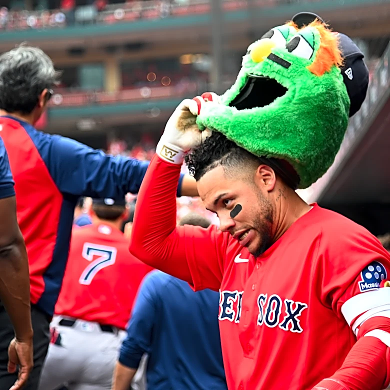 Red Sox first baseman Willson Contreras comes up big against his former team in St. Louis
