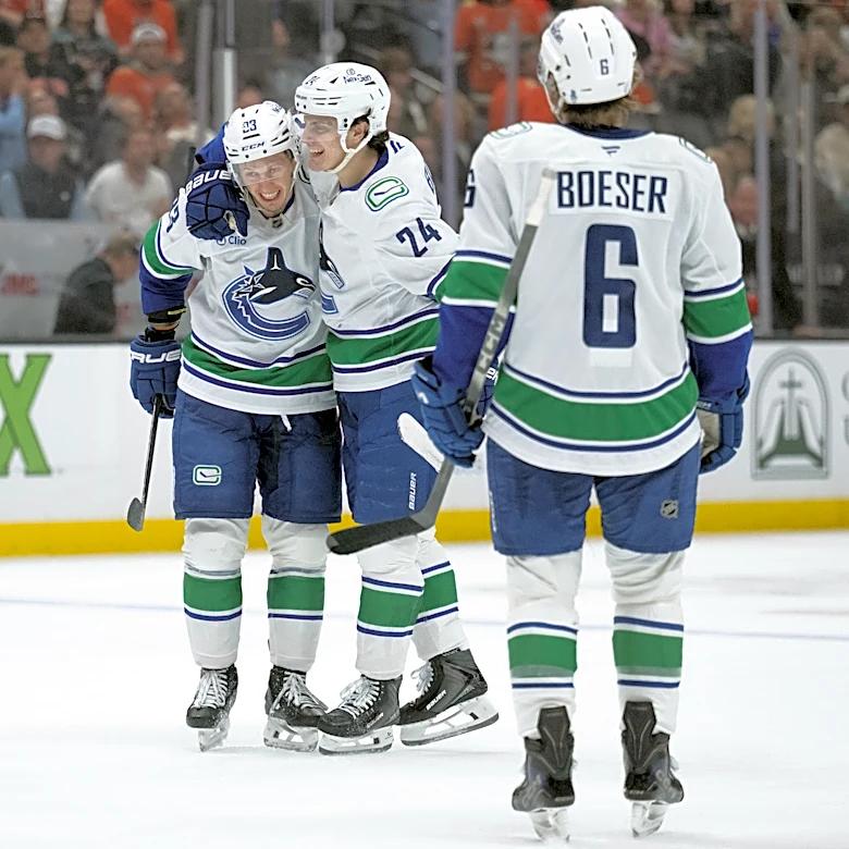 Rossi scores with 9.5 seconds left in regulation, Canucks beat Ducks 4-3