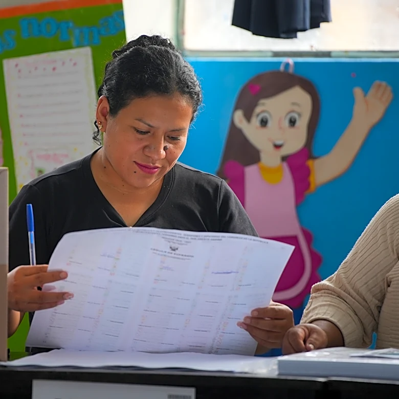 Outcome of Peruvian presidential election unknown after voting stretches into a second day