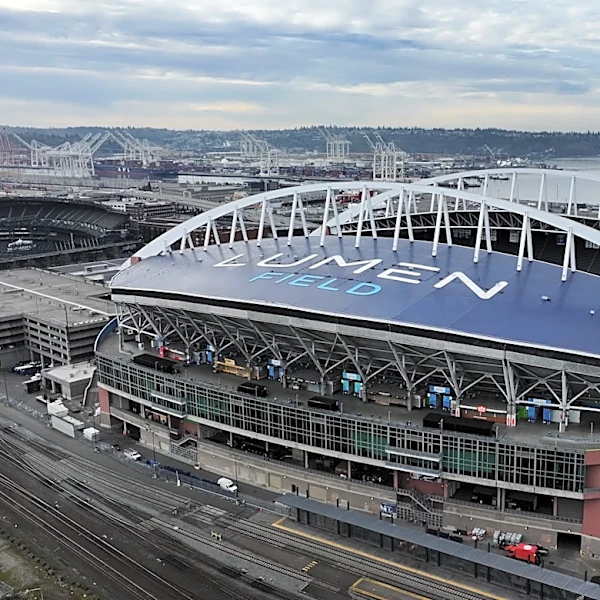 USWNT gets a sneak peek at the grass installed at Lumen for the World Cup