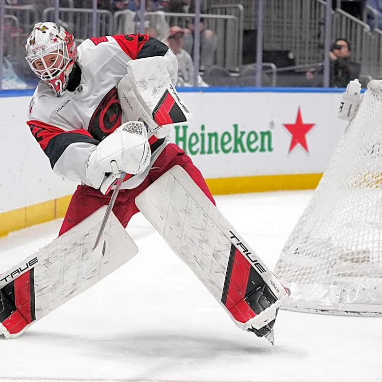 Jankowski’s 3rd-period goal lifts Hurricanes past Islanders 2-1