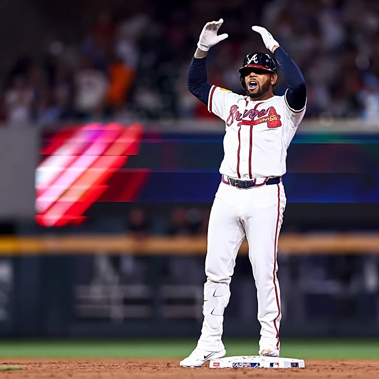 Dominic Smith has 4 RBIs, including go-ahead 3-run double in 8th to help Braves beat Marlins 6-5
