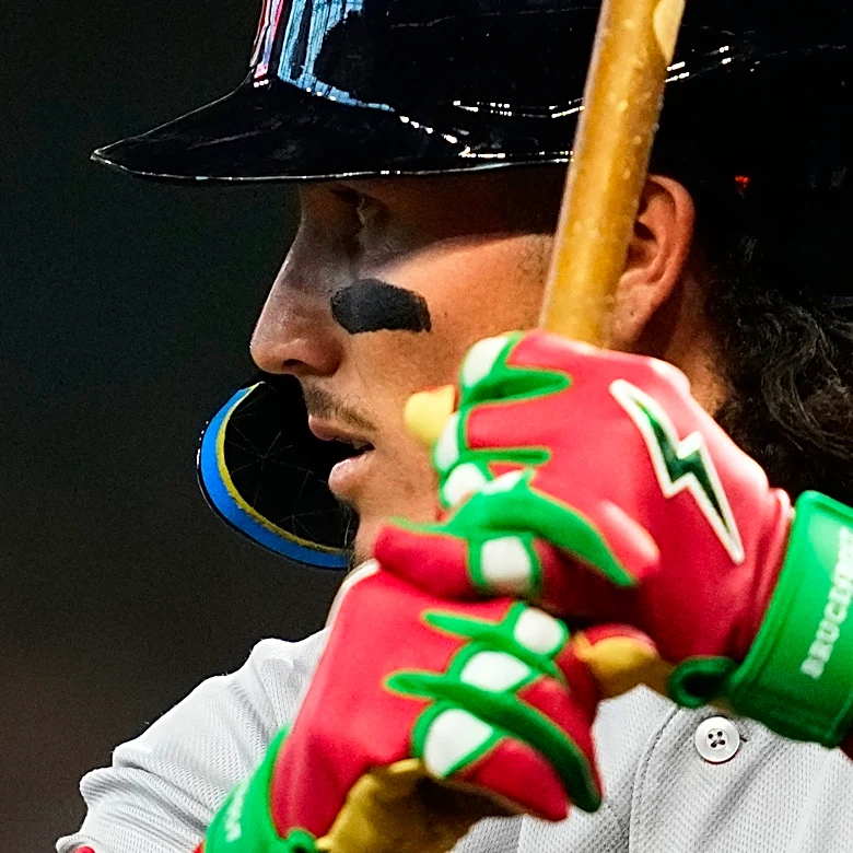 Jarren Duran directs obscene gesture toward fan at Minnesota and says fan told him to kill himself