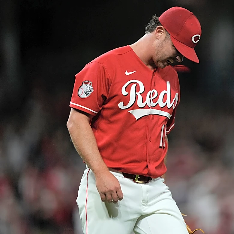 Reds closer Emilio Pagán is feeling better after injury scare