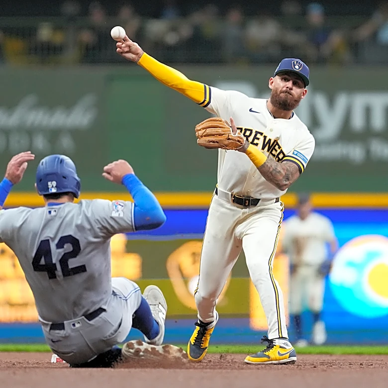 Brewers snap 6-game skid by beating Blue Jays 2-1 with bizarre rally in 8th