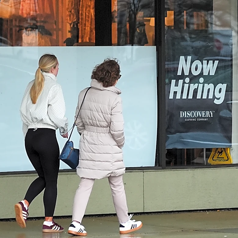 US jobless claims fall last week as layoffs remain low despite global economic uncertainty