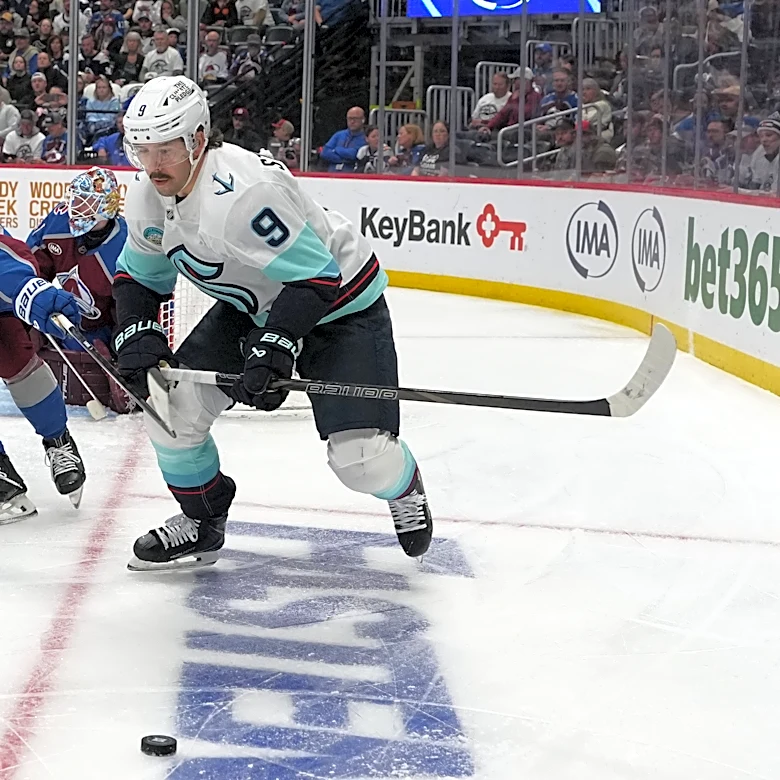 Scott Wedgewood stops 22 shots, Avs beat Kraken 2-0 to break franchise's single-season points mark
