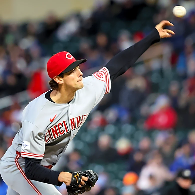 Suárez drives in 2 and Williamson pitches into the 6th as Reds beat Twins 2-1