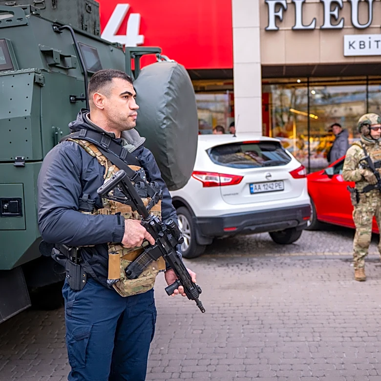 Ukrainian police shoot and kill a gunman who killed at least 6 and took hostages in a supermarket