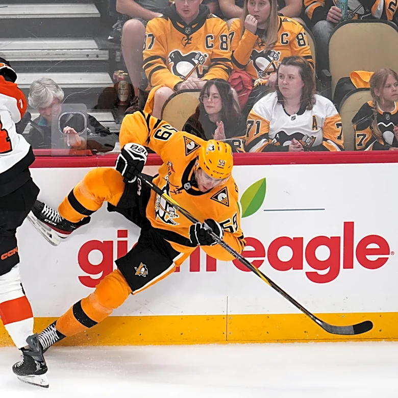 Flyers celebrate return to the playoffs with a 3-2 win over Penguins in Game 1