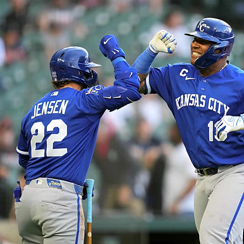 Salvador Perez back in Royals lineup after first day off of the season