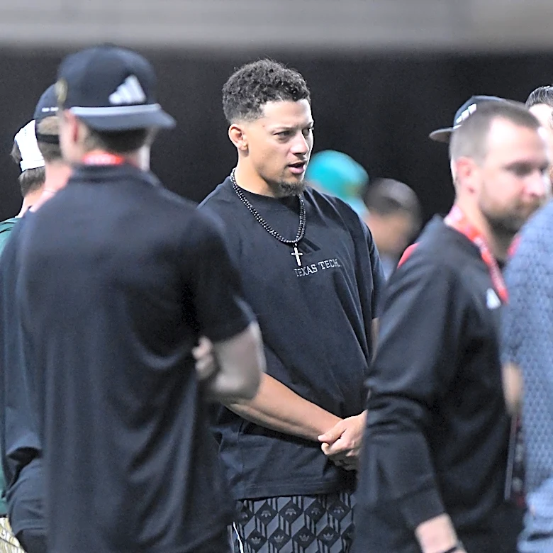 Mahomes attends the start of the Chiefs' offseason program as he rehabs torn knee ligaments