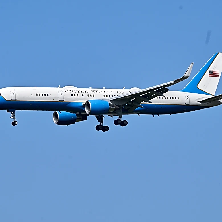 Trump offers mixed messages about path ahead for US war against Iran