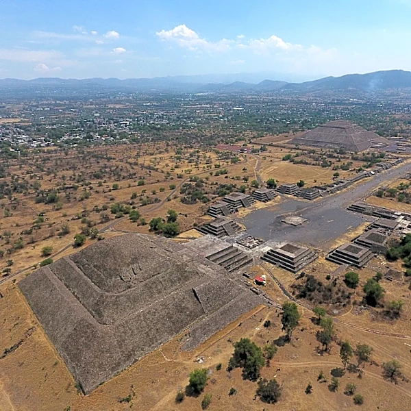 Shooting at pyramids north of Mexico City leaves 1 Canadian tourist dead, injures 6 people