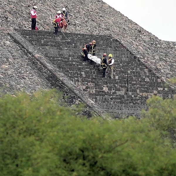 Gunman shoots several tourists at historic pyramids in Mexico, killing a Canadian