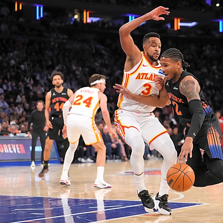 CJ McCollum leads a late rally as the Hawks stun the Knicks 107-106 to tie their series at 1-1