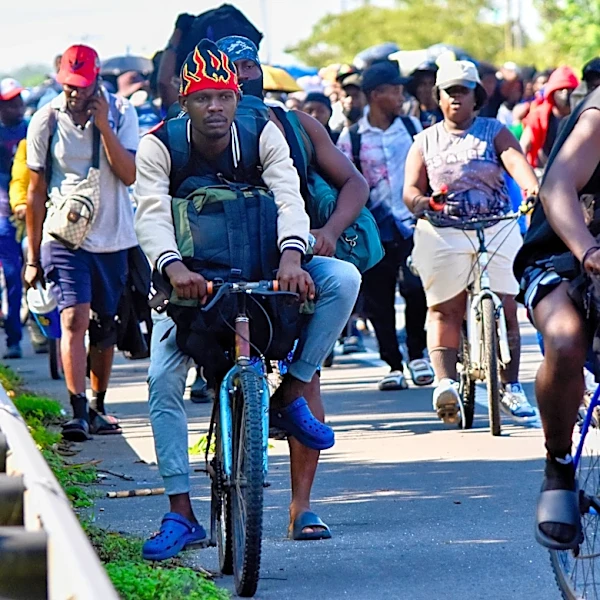 Migrant caravan leaves southern Mexican city but many are no longer aiming for the US border