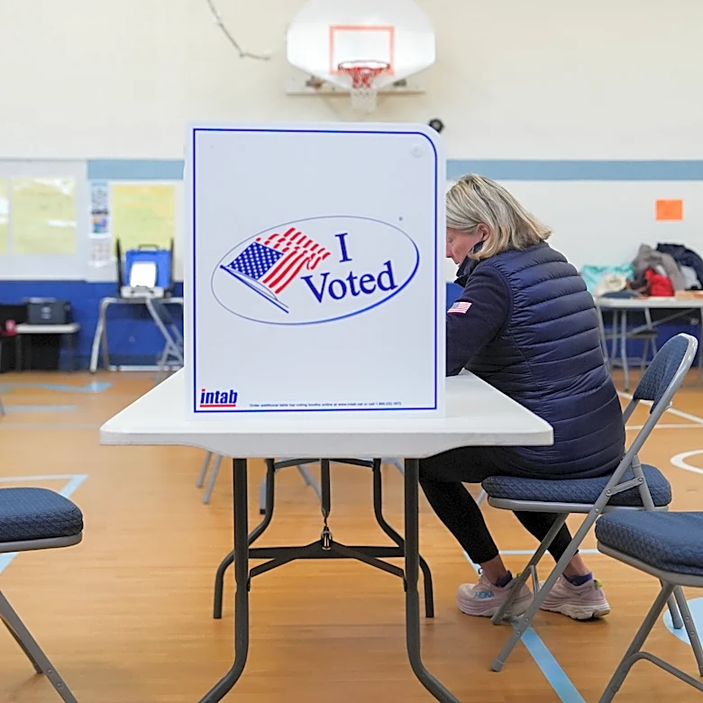 Virginia voters approve redistricting plan that could boost Democrats’ seats in Congress