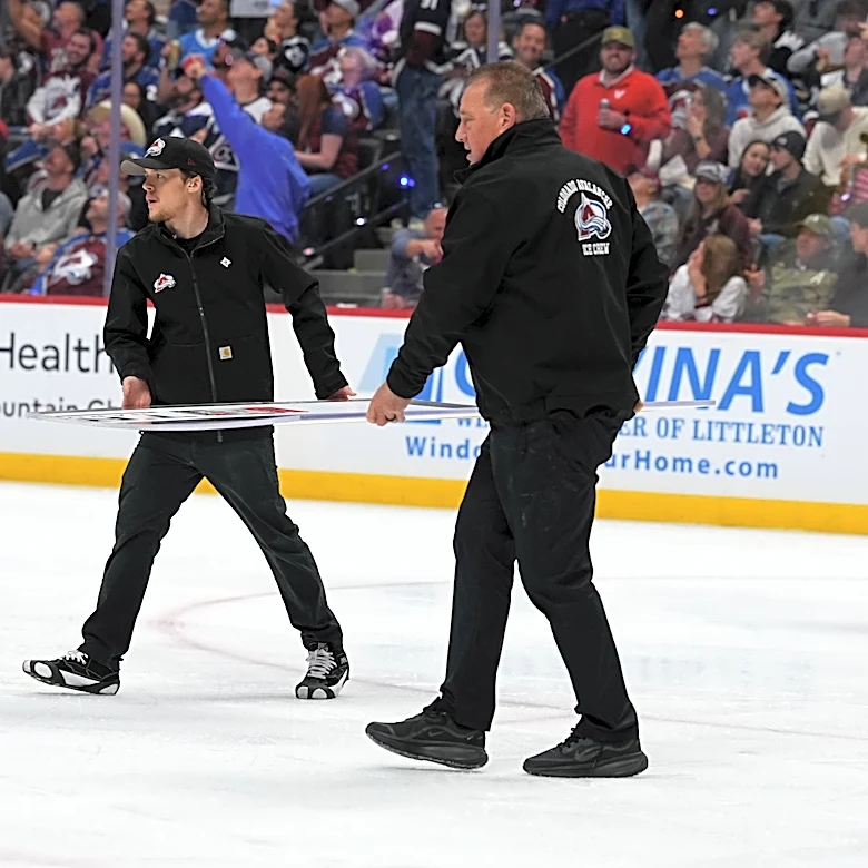 Kings interim coach D.J. Smith hit by shattered glass as panel breaks behind LA bench in Game 2