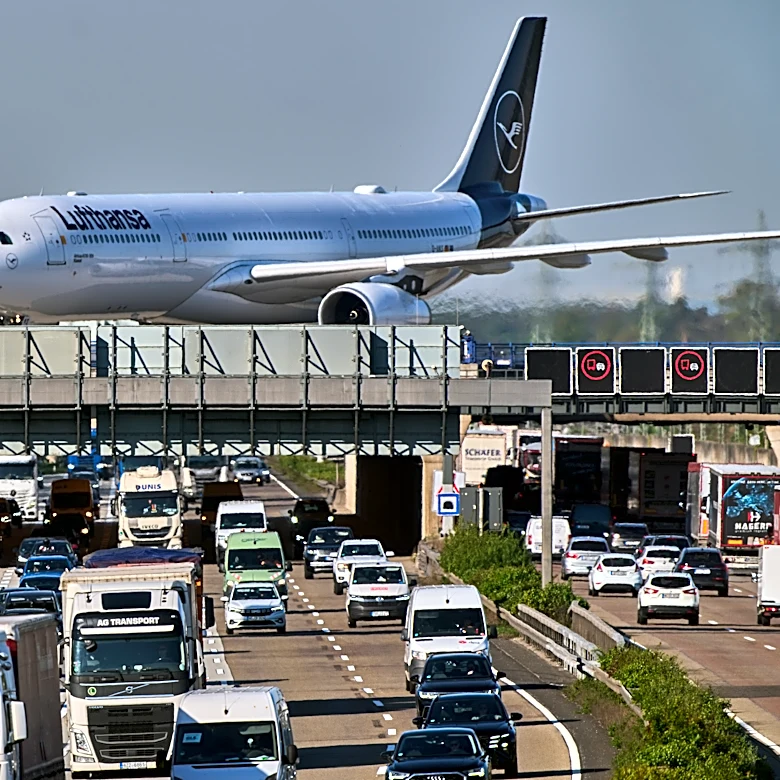 Airline company Lufthansa cuts 20,000 flights as war squeezes fuel prices and supplies