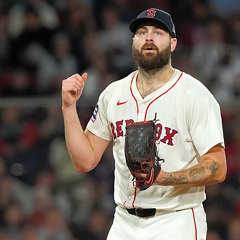 Right-hander Lucas Giolito agrees to deal with Padres for just under $2.8 million