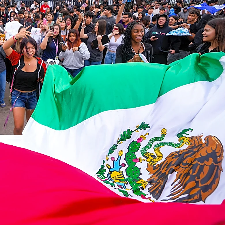 Houston changes ordinance limiting cooperation with ICE after pressure from governor