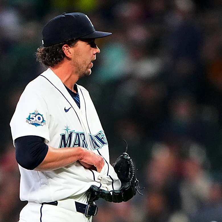 Line drive gets lodged in Mariners pitcher Logan Gilbert's jersey