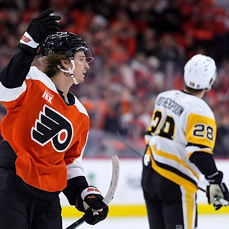 Flyers score 3 goals in 2nd period and top Penguins 5-2 to take 3-0 lead in first-round series