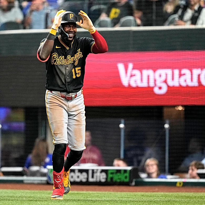 Cruz missile strikes top of right-field foul pole at 116.9 mph, hardest hit ball this season