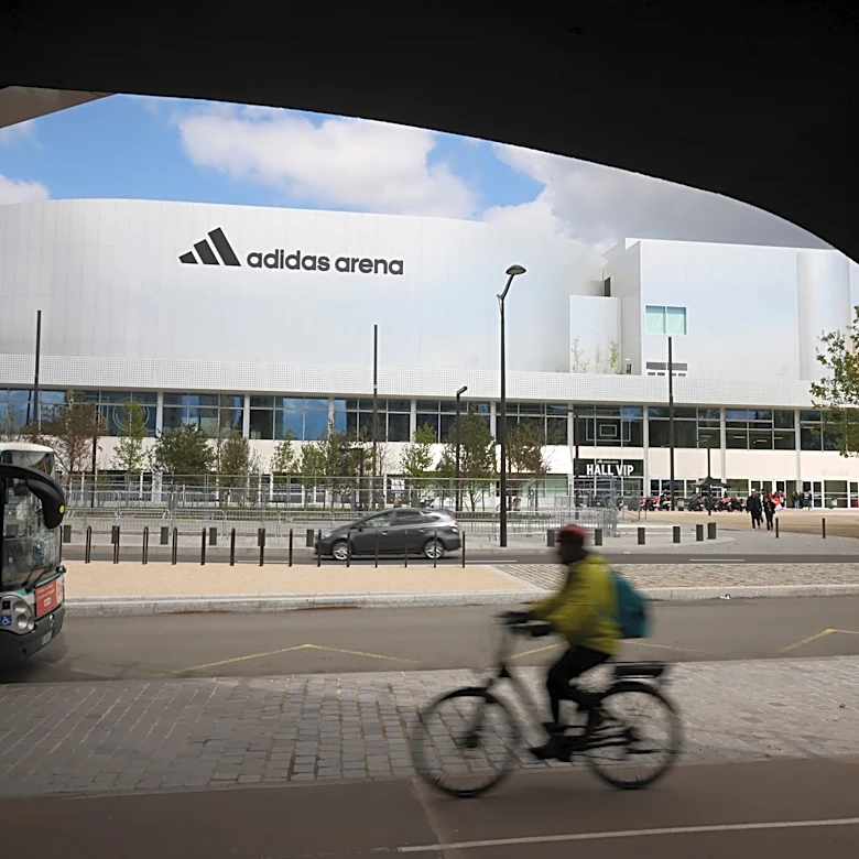 Paris offers to host 2030 Winter Games ice hockey after Nice mayor opposes Olympic plan