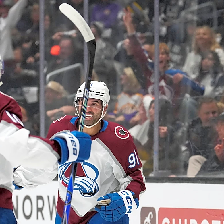 Avalanche get a pair of lucky goals and hold off Kings 4-2, taking a 3-0 series lead