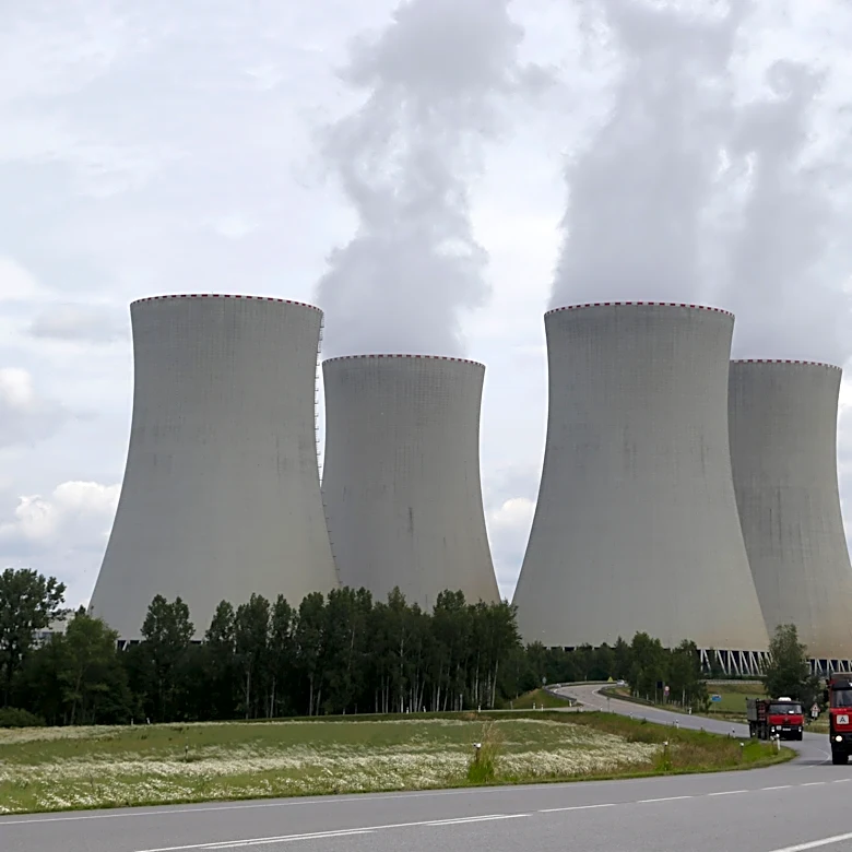 Czech power company ČEZ signs deal with Rolls-Royce SMR to prepare for first small nuclear reactor