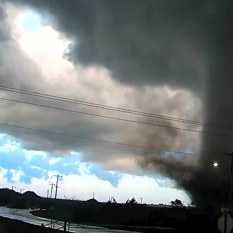 Tornado barrels through Oklahoma, damaging 40 homes and shutting down roads