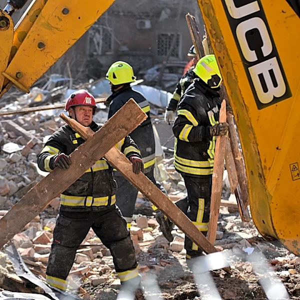 Russian attacks kill 5 and wound more than 30 in Ukraine’s Dnipro; 1 killed in Russia