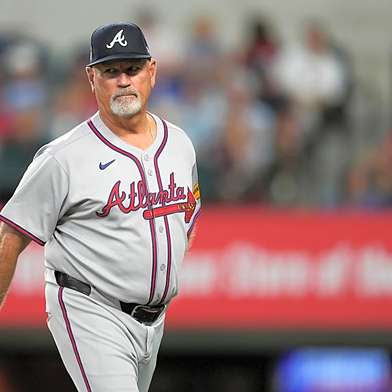 Humbled Brian Snitker inducted into the Braves Hall of Fame