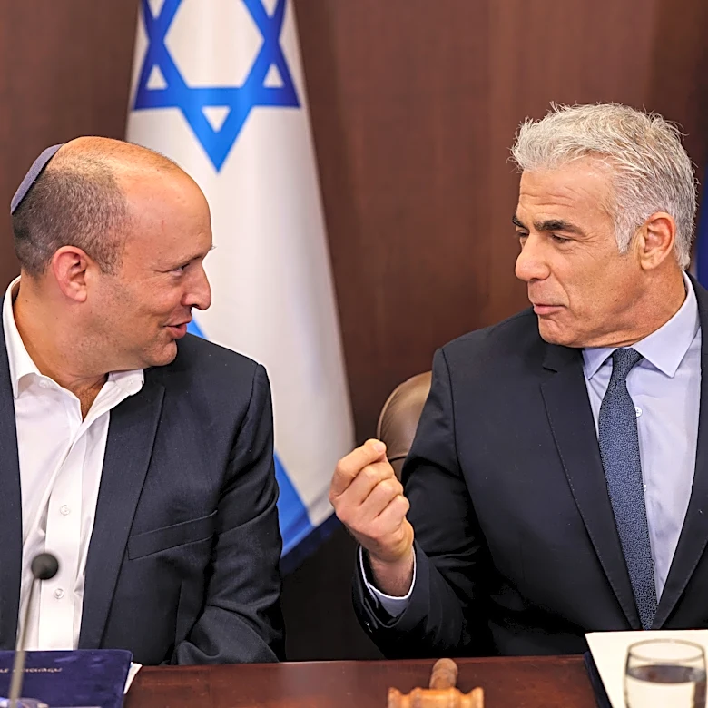 Two former Israeli prime ministers agree to merge parties against Netanyahu