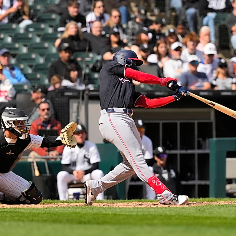 Abrams' sacrifice fly, Tena's pinch-hit HR in the 10th lift Nationals over White Sox 2-1