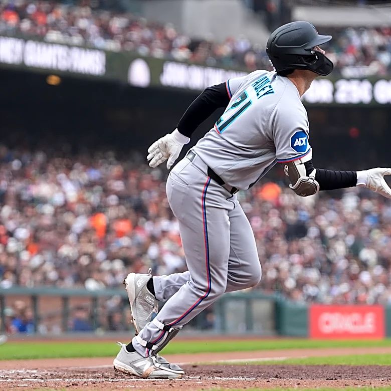 Roupp's stellar pitching, Schmitt's 3-run homer propel Giants to 6-3 win over Marlins