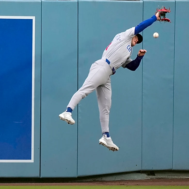 Wrobleski dazzles with 6 scoreless innings, wins 4th straight start as Dodgers beat Cubs, 6-0