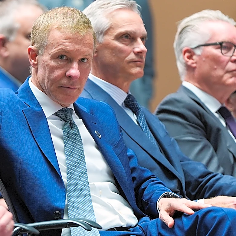 United Airlines CEO confirms he approached American about potential merger, but was rebuffed