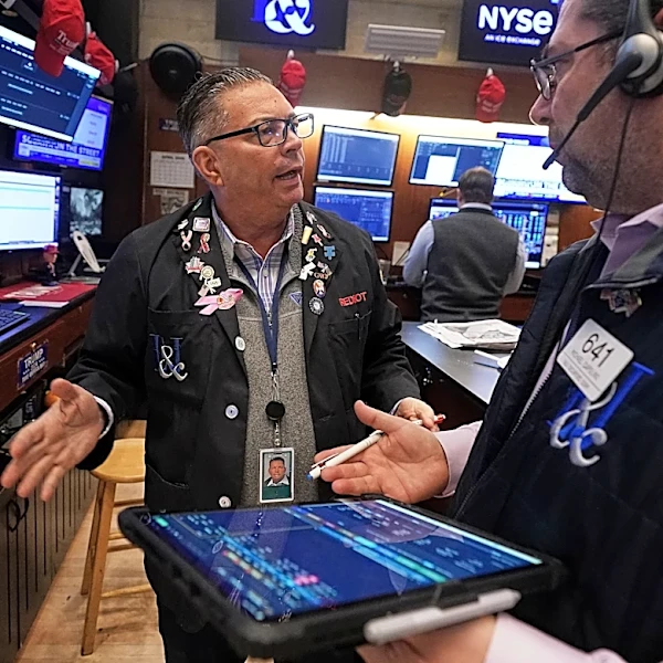 Sinking AI stocks and rising oil prices weigh on Wall Street