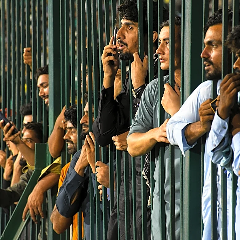 Hundreds stuck in long lines as Pakistan Super League ticket snag slows return of spectators